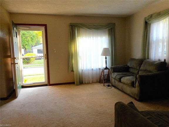 3rd image of 784 Lindsay Ave
