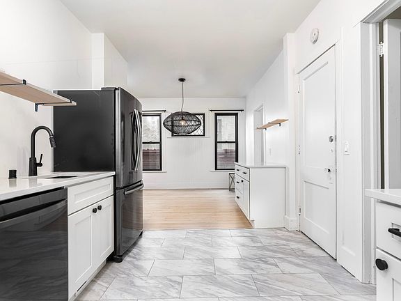3rd image of 1806 Taylor St NE #1