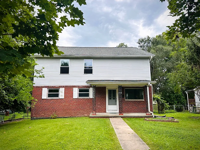 1119 W 8th St — Photo 1