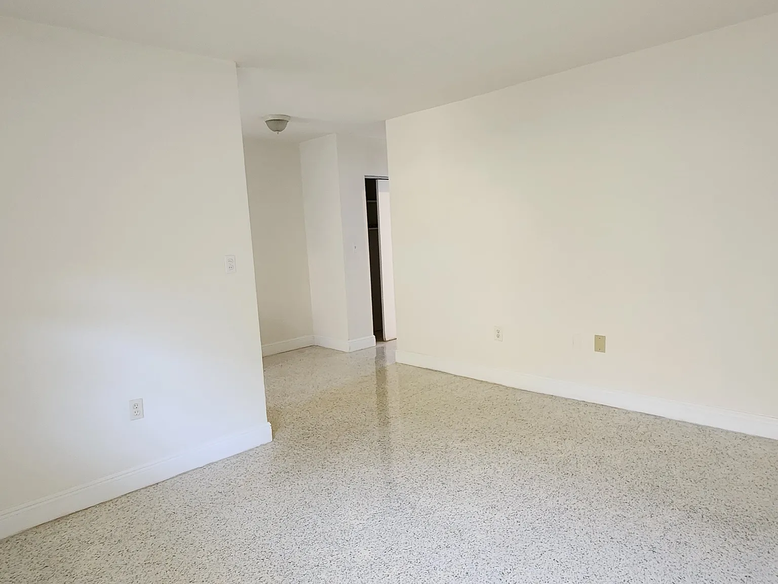 1 bed, 650 sqft, $1,400 — Photo 4