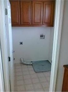 5th image of 755 Tennyson Dr
