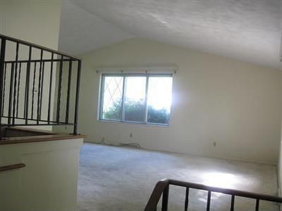 4th image of 751 Redway Cir