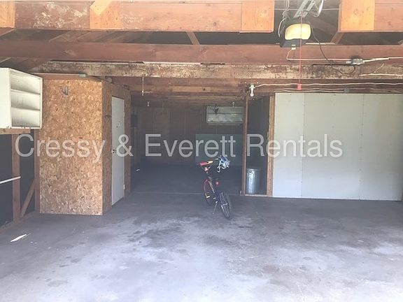 4th image of 10933 Fairview Ave