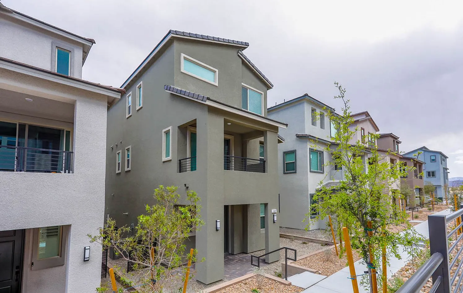 Beautiful New Built 3 Bedroom Home In Desirable Summerlin Community — Photo 2