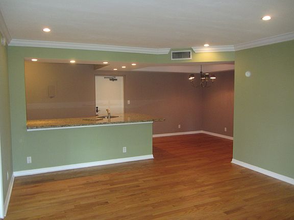 3rd image of 615 NE 12th Ave APT 109