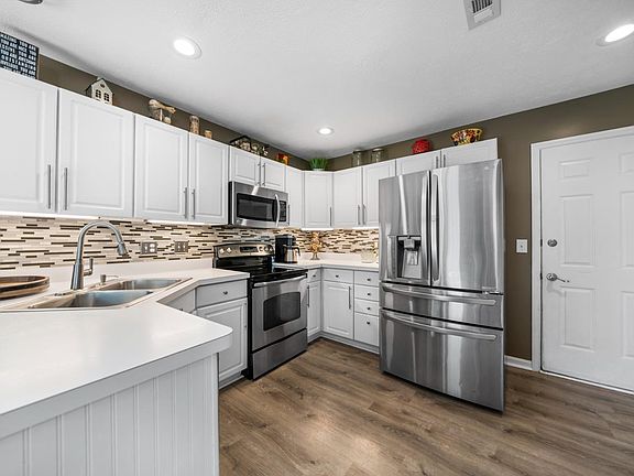 5th image of 3656 Oakmount Ct