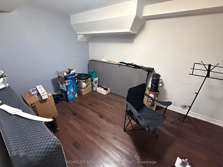 63 Lehar Cres — Photo 34