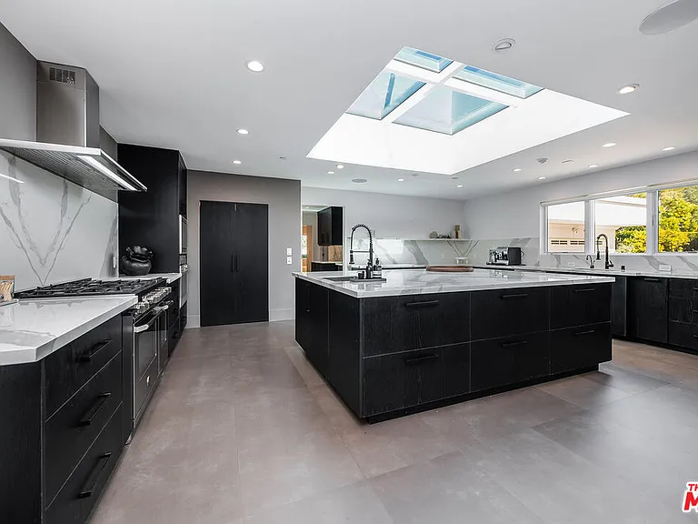 580 Chalette Dr — Photo 21