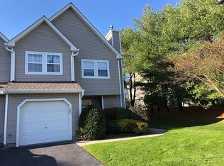 293 Erin Ln, East Setauket, NY 11733