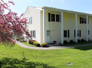 12 Falcon Ln E, Fairport, NY 14450
