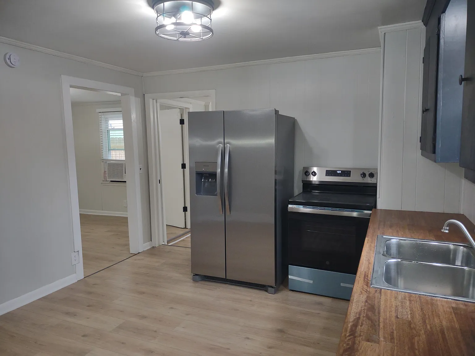 2 bed, 720 sqft, $1,250 — Photo 2
