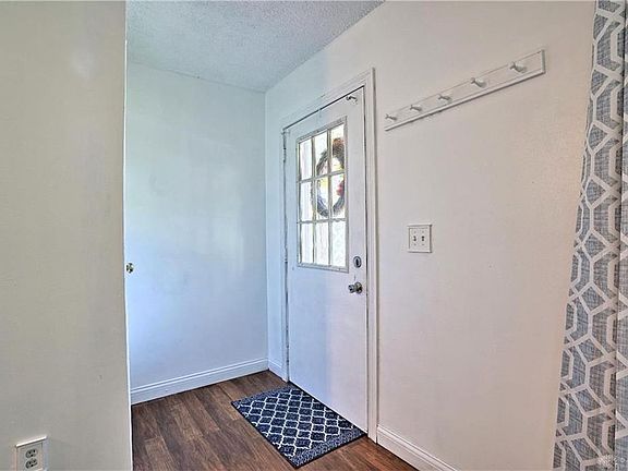 5th image of 1612 Carriage St