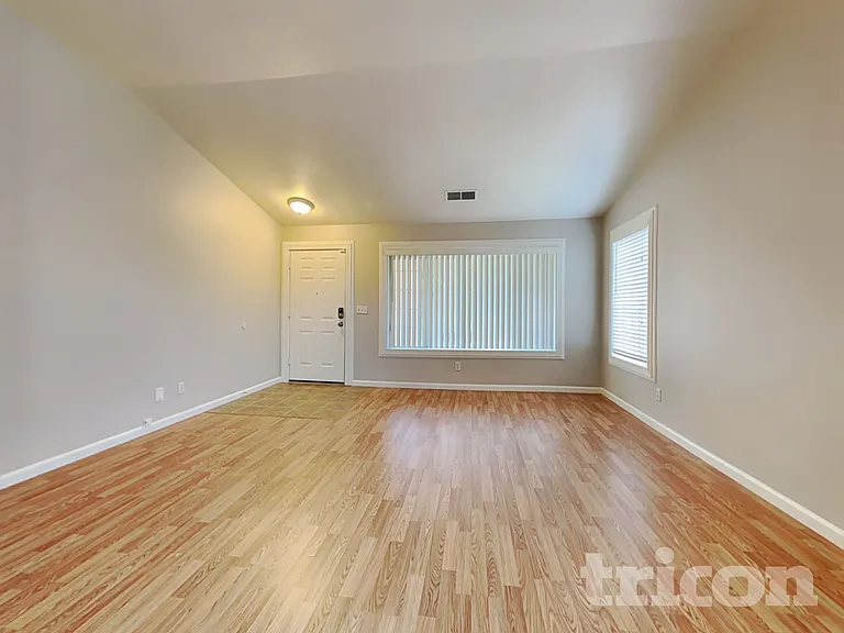 1436 Northwood Dr — Photo 3