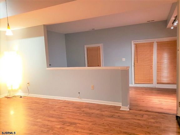 4th image of 663 E Lake Front Cir #32
