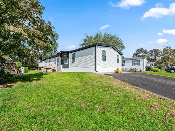 6 Penn Dr, West Grove, PA 19390