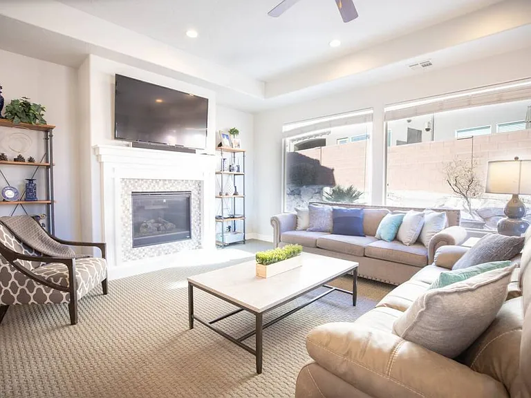 E Bay Hill Dr — Photo 15