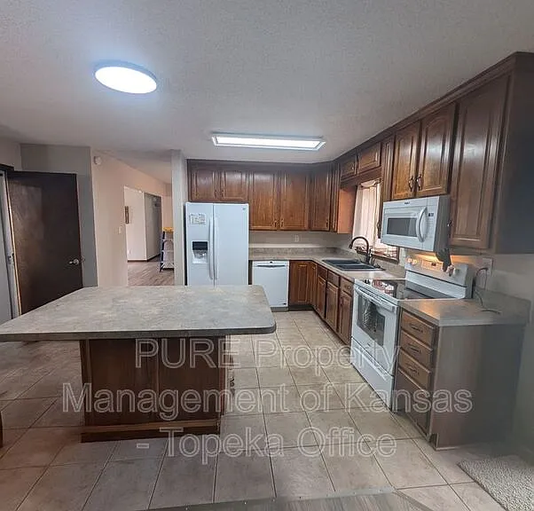2605 SW Osborn Rd — Photo 8