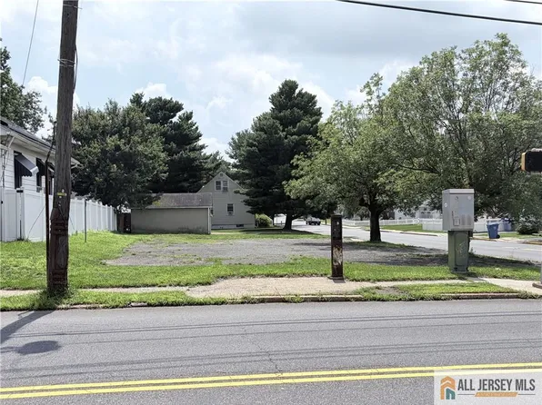 636 King Georges Rd, Fords, NJ 08863