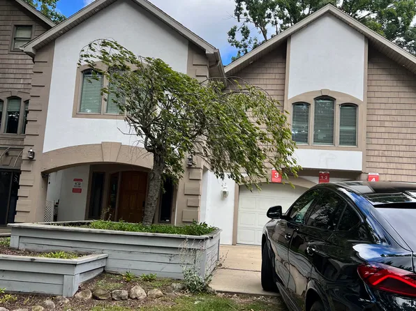 8862 Bellemere Ct, Jackson, MI 49201