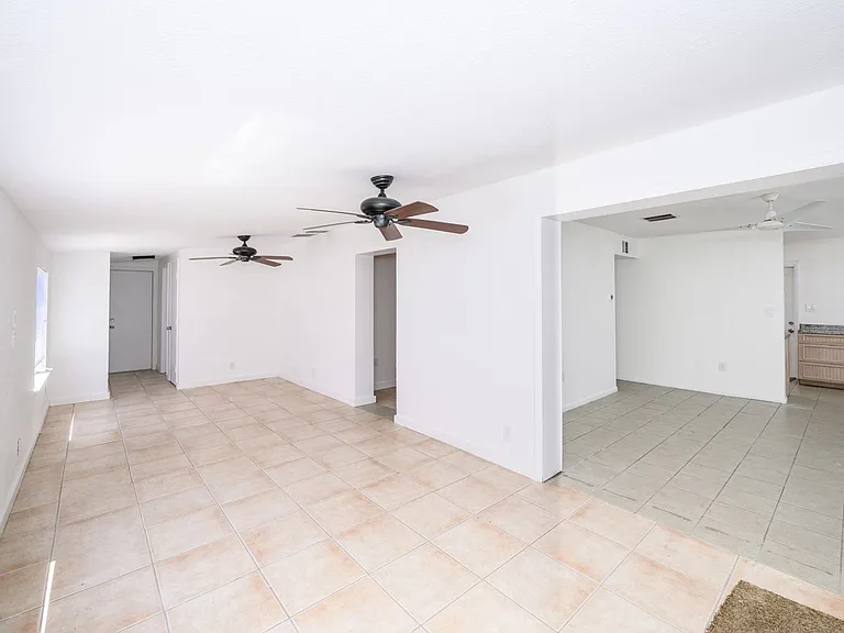 510 Sharon Cir — Photo 13