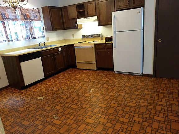3rd image of 624 Boxwood Dr APT 3