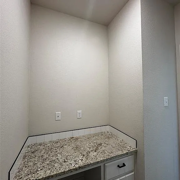 331 Sophia Ln — Photo 4