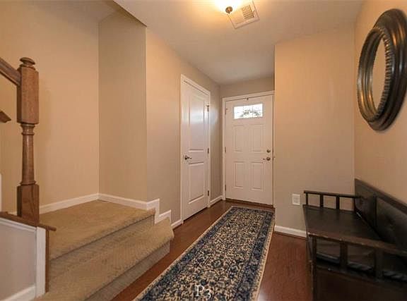 4th image of 19 Yellow Rose Ln