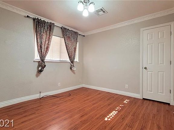 5th image of 3962 Redwood St