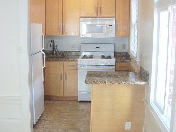 2nd image of 810 Jones St APT 305