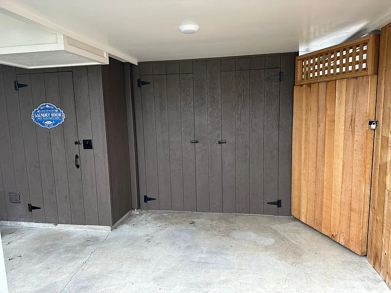 2484 Alder St — Photo 31