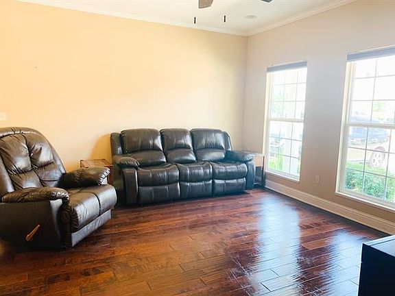 4th image of 5114 Venecia Dr