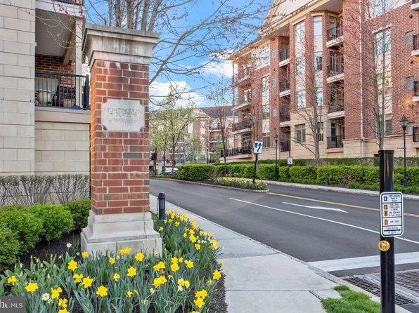 208 Carson Ter, Huntingdon Valley, PA 19006