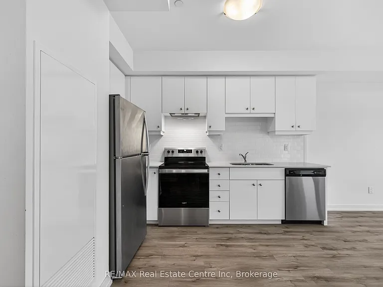 251 Northfield Dr E — Photo 11