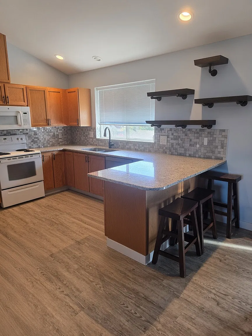 4 bed, 1697 sqft, $2,949 — Photo 2