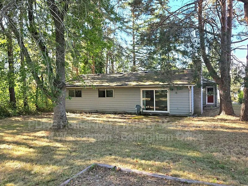 3 bed, 2.0 bath, 1400 sqft, $2,200 — Photo 2