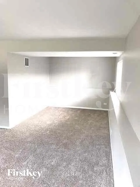 3 bed, 2.0 bath, 1230 sqft, $2,580 — Photo 3