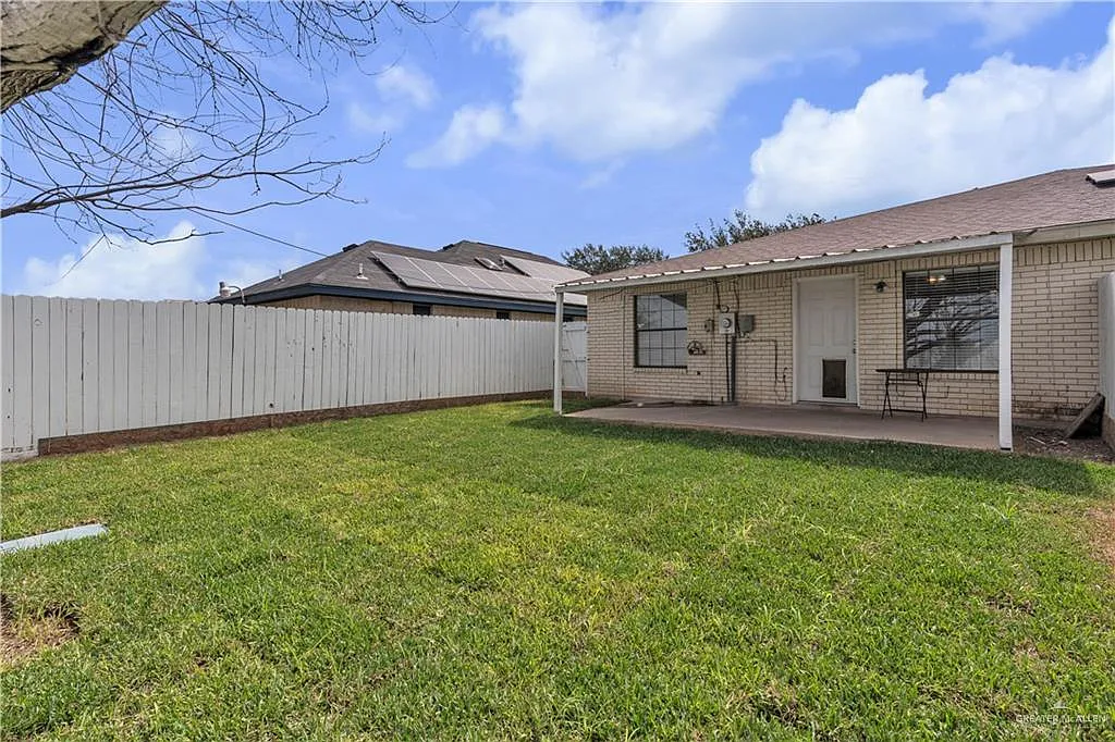 2 bed, 2.0 bath, 941 sqft, $1,250 — Photo 2