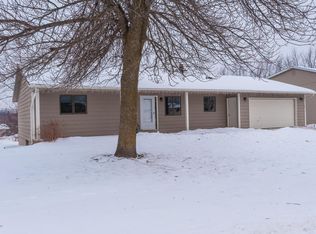 303 Fairway Ct S, Stewartville, MN 55976
