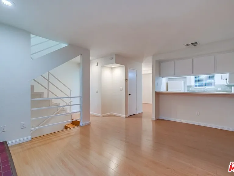 1077 W Kensington Rd #3 — Photo 14