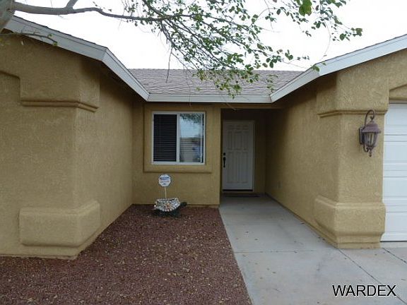 3rd image of 3413 Newport Dr