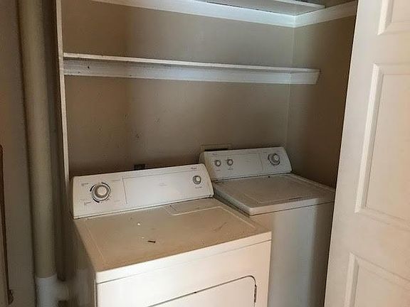 washer / dryer area in hallway
