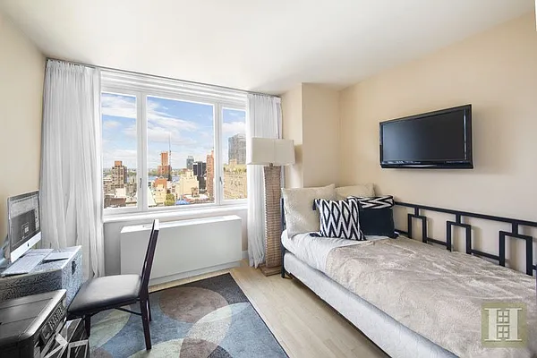 Rented by Halstead Real Estate | media 29