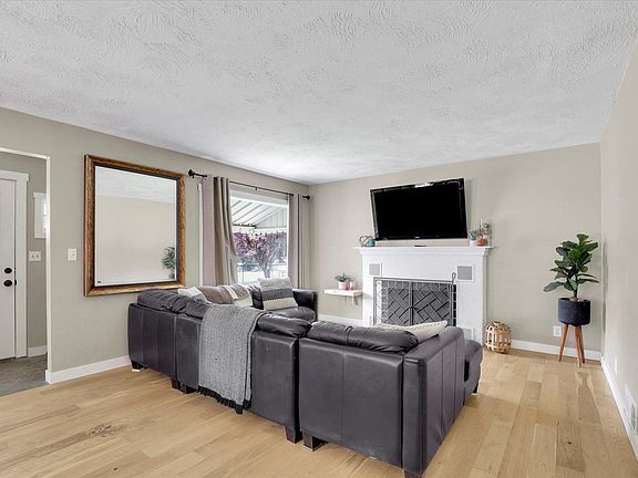 4th image of 8025 E Maringo Dr
