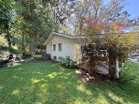 3rd image of 308 Farley Ln
