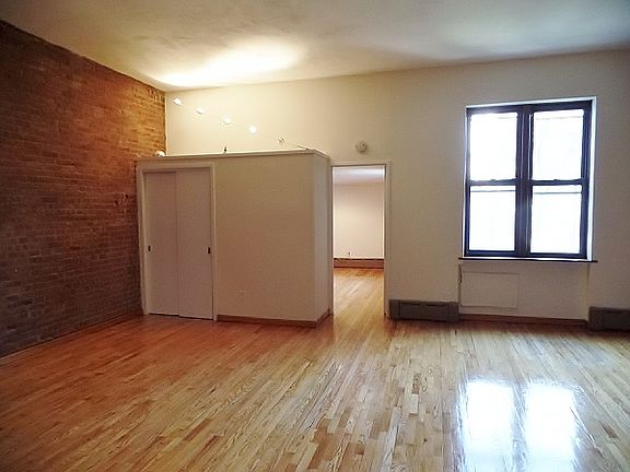 2nd image of 320 W 108th St APT 4B
