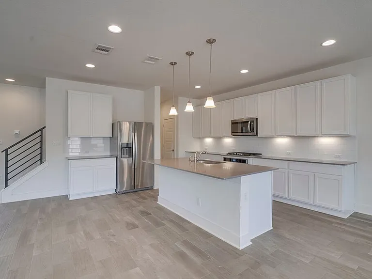 9102 Moonstone Dr — Photo 5