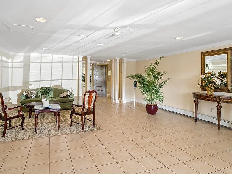 2 Consulate Dr #1-O — Photo 13