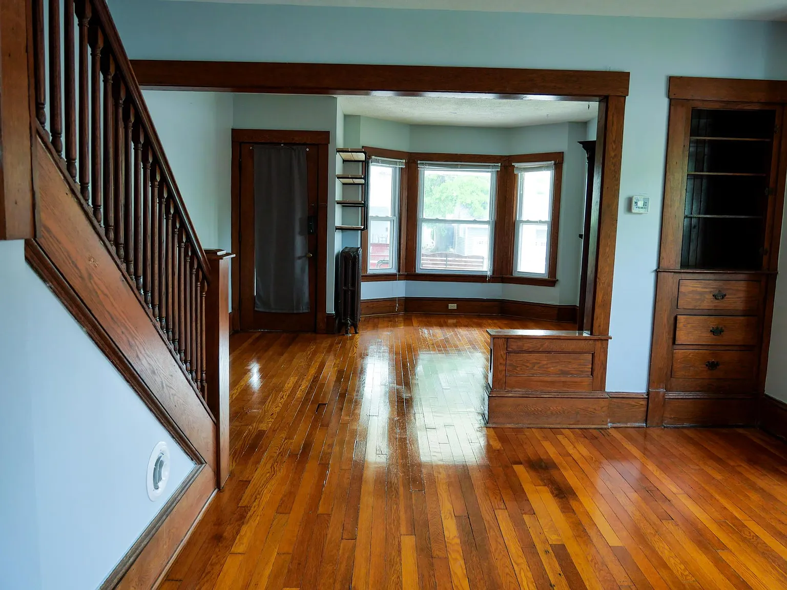 4 bed, 1.5 bath, 2574 sqft, $2,100 — Photo 2