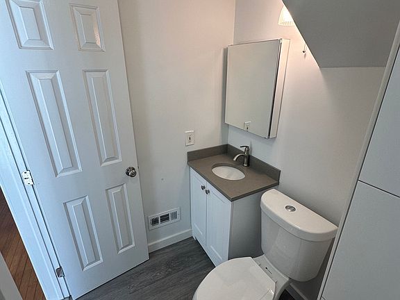 5th image of 11 Sterling St APT 2
