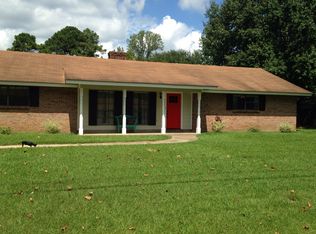 204 Westover Dr, Forest, MS 39074